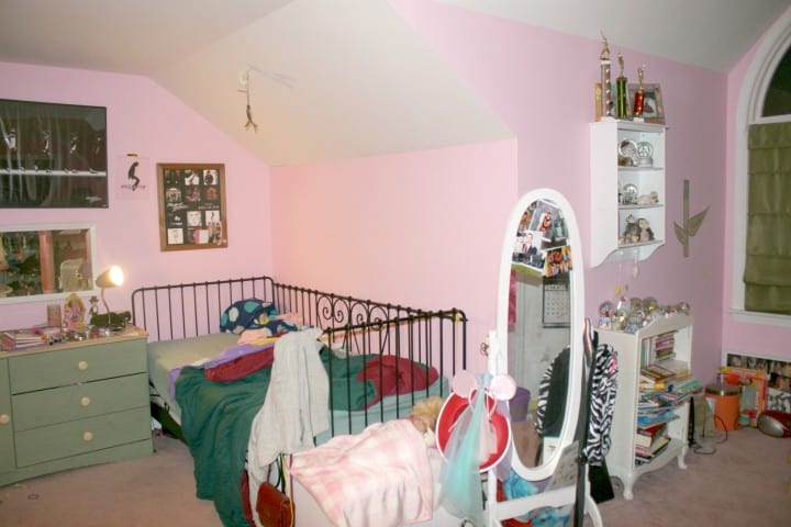 Emma's pink bedroom daybed