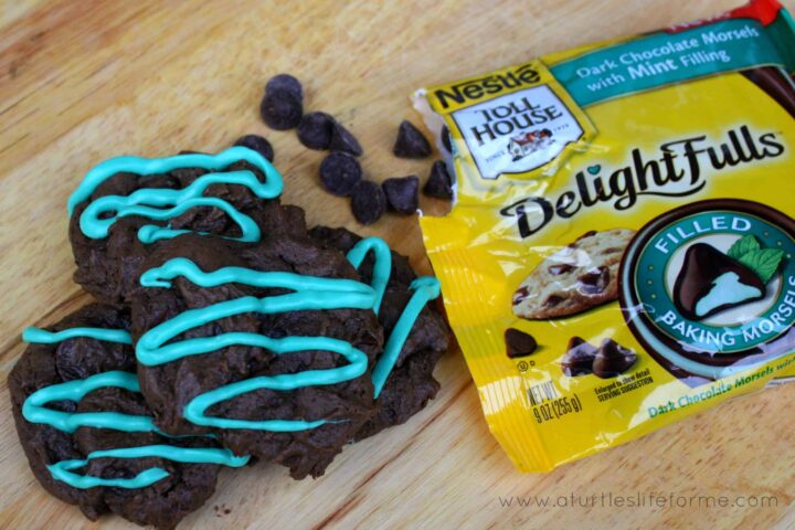 mint filled nestle toll house delightfulls chocolate cookies