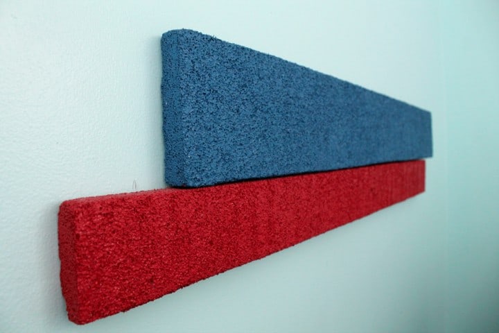 DIY Striped walls using styrofoam for a 3D effect!
