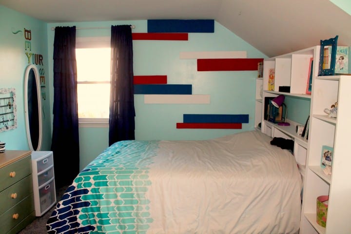 DIY Striped walls using styrofoam for a 3D effect!