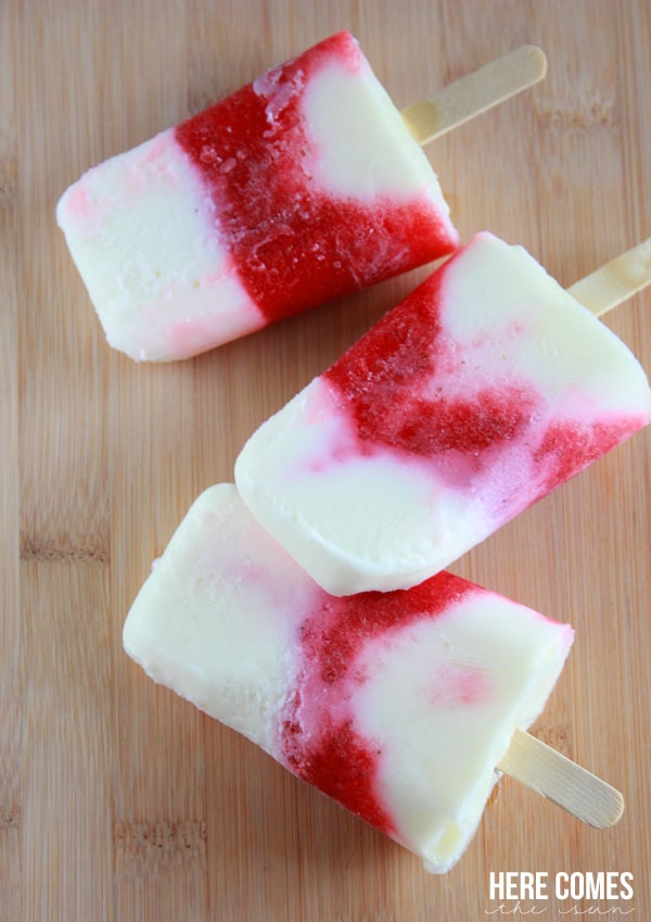 Strawberry-vanilla-yogurt-popsicles