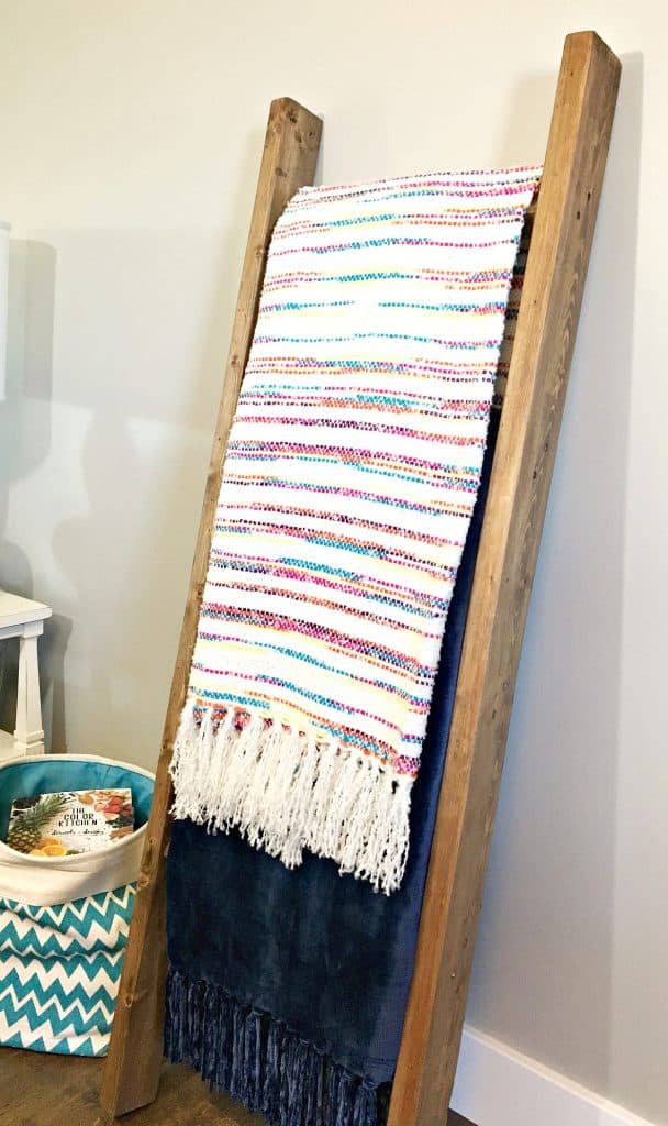 blanket-ladder-made-from-2x4s